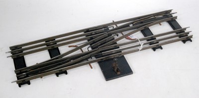 Lot 219 - Hornby pre-war electric L/H crossover, good...