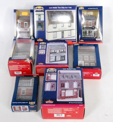 Lot 418 - Bachmann Scenecraft, 8 low relief street scene...
