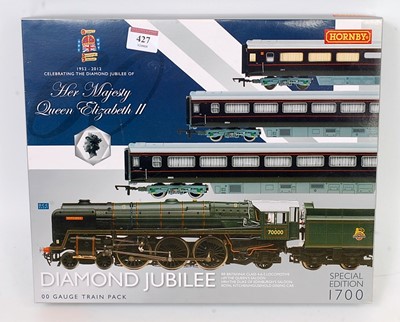 Lot 427 - Hornby R3094 'HM Queen - Diamond Jubilee'...