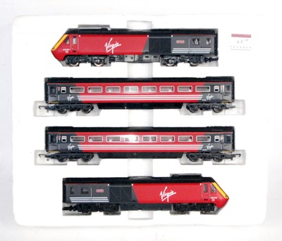Lot 431 - Two Hornby items: R685 BR blue/grey HST set,...