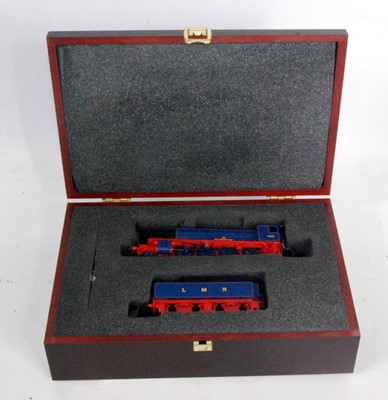 Lot 445 - Bachmann Branchlines 2-8-0 loco and tender...