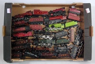 Lot 414 - Large tray containing a mixture of 18 tank and...