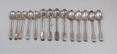Lot 400 - A set of five George III silver teaspoons in...