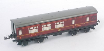 Lot 233 - 1937-41 Hornby No. 2 corridor coach LMS BR/3rd...