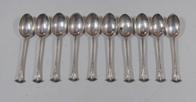 Lot 405 - A set of ten Victorian silver teaspoons, each...