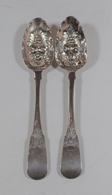 Lot 418 - A pair of 19th century Irish silver berry...