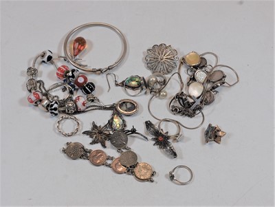 Lot 441 - A small collection of silver and other...