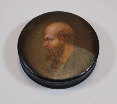 Lot 444 - A 19th century papier-mâché snuffbox and cover,...