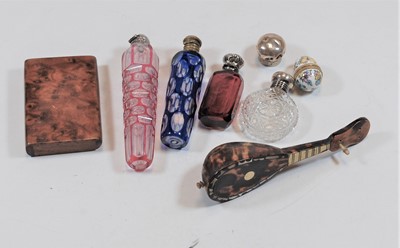 Lot 461 - A small collection of miscellaneous items to...