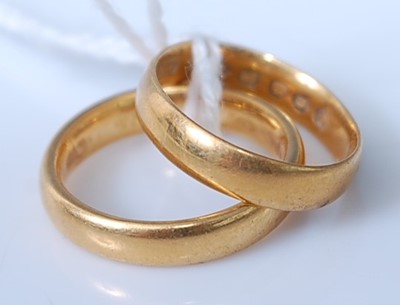 Lot 317 - Two 22ct gold wedding bands, gross weight 9g