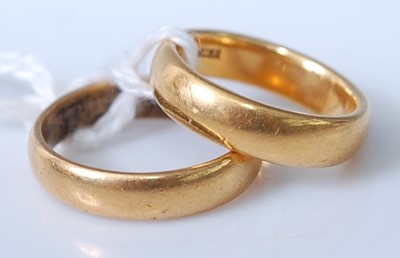 Lot 318 - Two 22ct gold wedding bands, gross weight 14g
