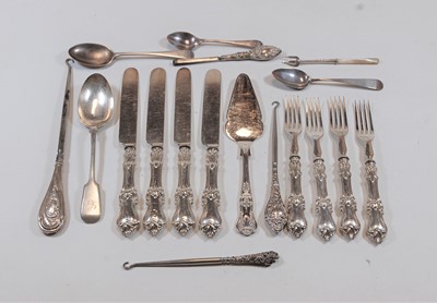 Lot 469 - A small collection of loose silver and silver...