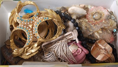 Lot 384 - Assorted costume jewellery to include filigree...