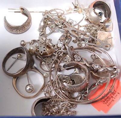 Lot 388 - Assorted silver and white metal costume...