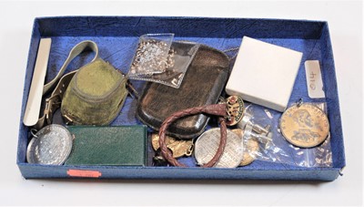 Lot 494 - A small collection of miscellaneous items to...