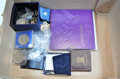 Lot 527 - A small collection of miscellaneous coins to...
