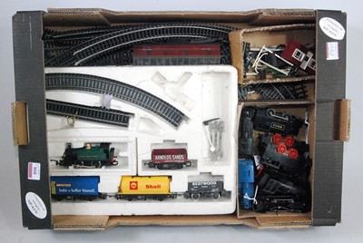Lot 898 - Two trays and a box containing large quantity...
