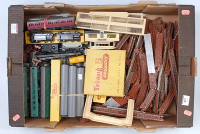 Lot 891 - Tray containing large quantity of Triang TT...