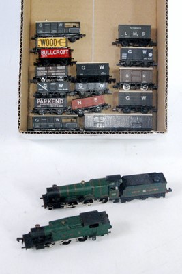 Lot 932 - Graham Farish N gauge GWR Hall class engine...