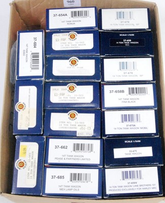 Lot 960 - 34 Bachmann tank wagons, good variety (M-BM)