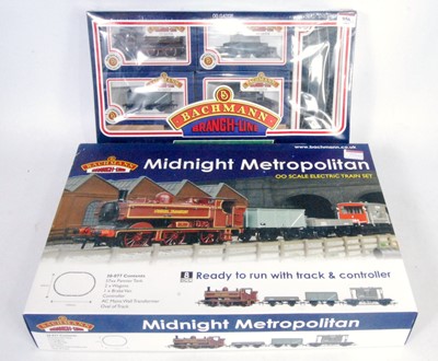 Lot 956 - A Bachmann train set containing London...
