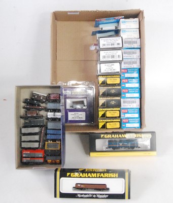 Lot 1019 - Twenty four boxed and 21 unboxed mixed makes N...