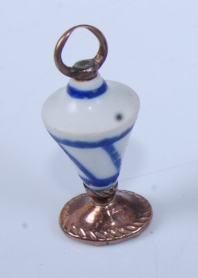 Lot 1276 - An early 19th century porcelain and yellow...