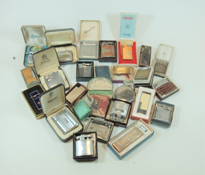 Lot 261 - A large collection of assorted pocket...