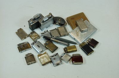 Lot 262 - A box of miscellaneous cigarette lighters to...
