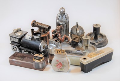 Lot 292 - A box of miscellaneous novelty and table...