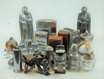 Lot 293 - A large collection of novelty and table...