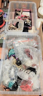 Lot 92 - A box of modern costume jewellery mainly being...