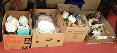 Lot 139 - A large collection of miscellaneous items, to...