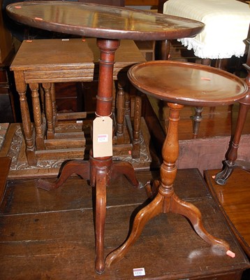 Lot 1231 - An early 19th century mahogany dish topped...