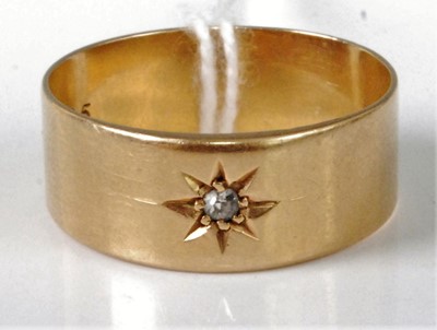Lot 306 - A gent's 18ct gold diamond solitaire ring,...