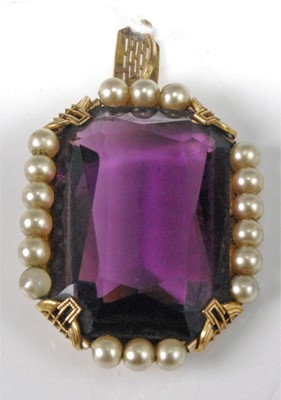 Lot 318 - A gilt metal, krementz and faux pearl set...