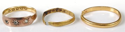 Lot 319 - A 22ct gold wedding band, later adapted with...