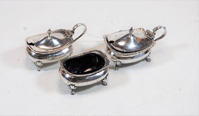 Lot 424 - A quantity of silver and white metal costume...