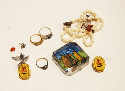Lot 425 - Assorted costume jewellery, to include various...