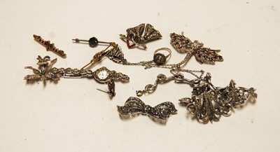 Lot 426 - A collection of costume jewellery, principally...