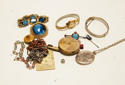 Lot 429 - A small quantity of costume jewellery, to...
