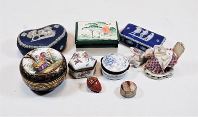 Lot 396 - Assorted trinket boxes, to include Wedgwood...