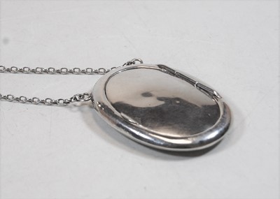 Lot 413 - A lady's silver powder compact, on long...