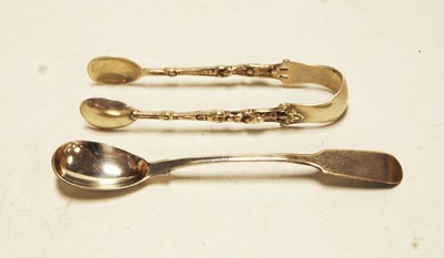 Lot 431 - A circa 1830 silver preserve spoon in the...