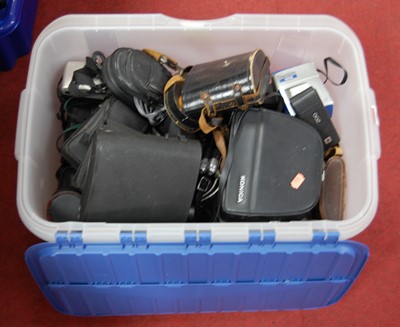 Lot 486 - A box of assorted cameras, binoculars, and...