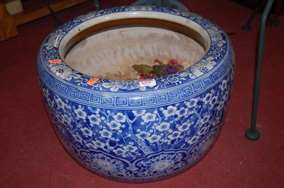 Lot 1279 - A Chinese blue and white painted underglazed...