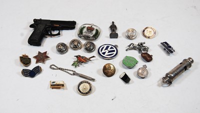 Lot 351 - A small collection of miscellaneous items to...