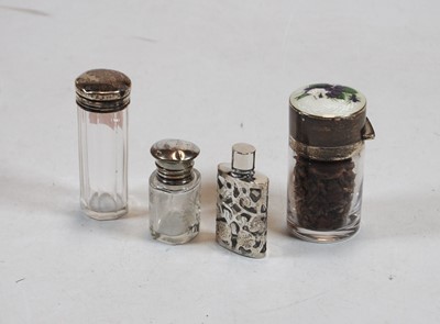 Lot 370 - A George V scent bottle having a cylindrical...