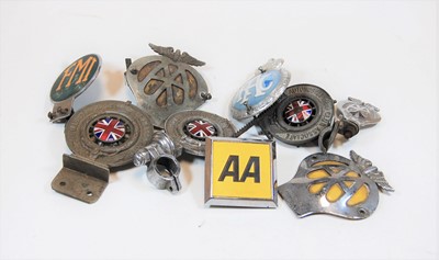 Lot 439 - A collection of assorted car badges to include...