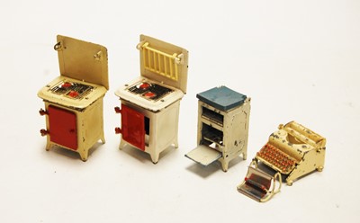Lot 443 - A collection of various Taylor & Barrett white...